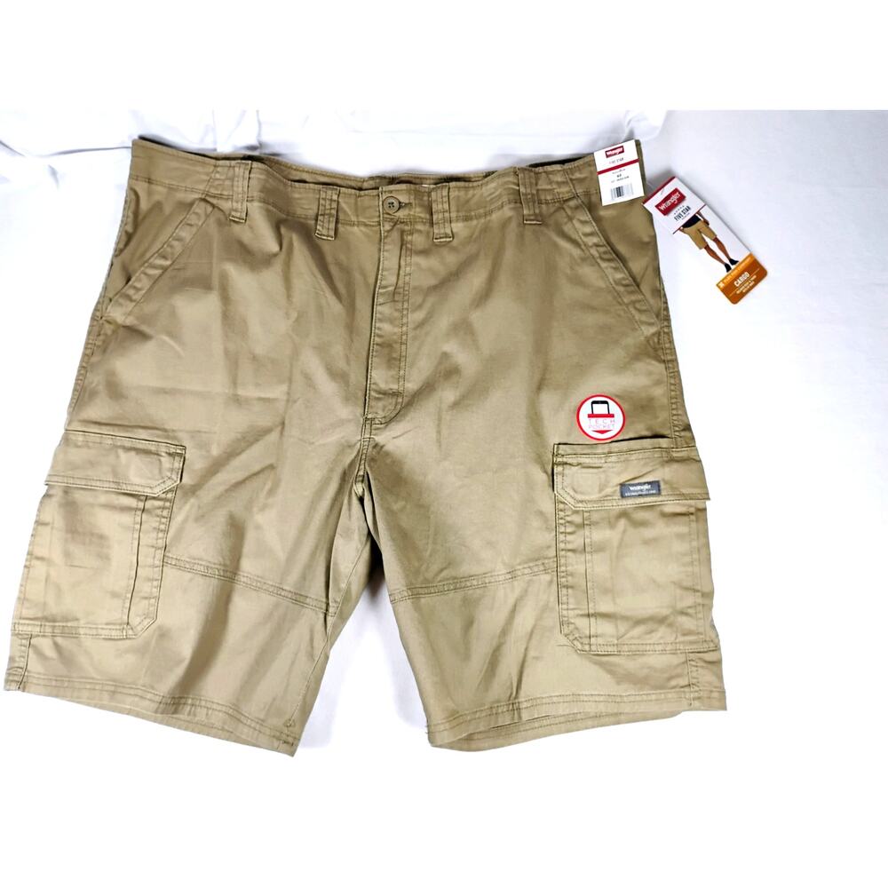 NWT Wrangler Mens 48 Khaki Relaxed Fit Cargo Shorts Twill Tech Pocket